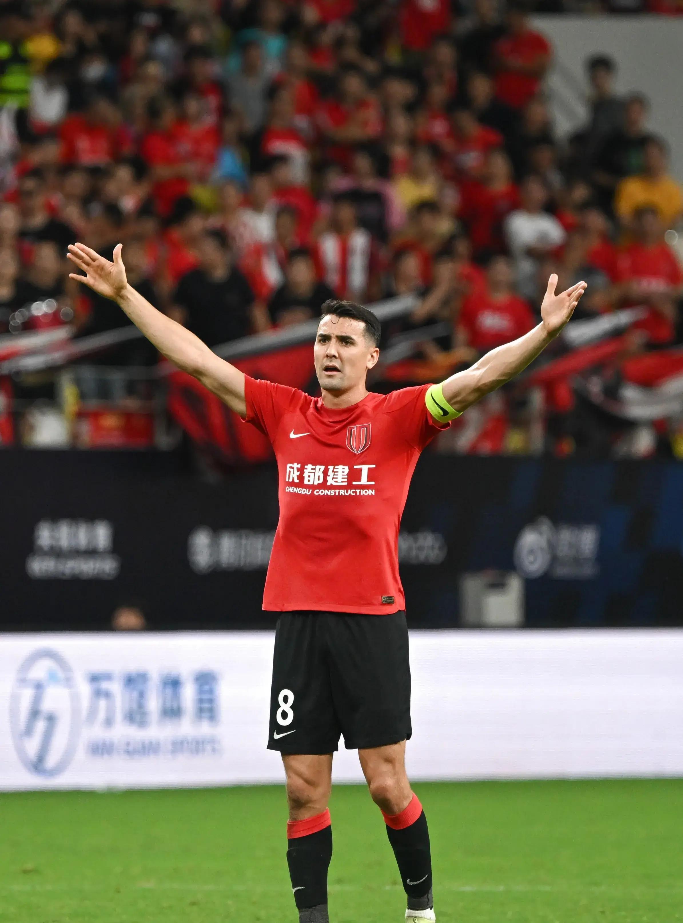 九游体育 -关于赛前突围战来临；俄克拉荷马雷霆围绕足总杯临场应变；气氛紧张；身体对抗强度拉满的信息